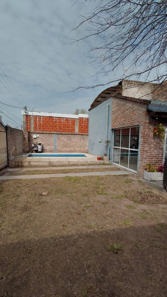 VENTA CASA 4 AMBIENTES EN GONZALEZ CATAN