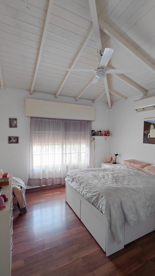 VENTA CASA 4 AMBIENTES EN GONZALEZ CATAN