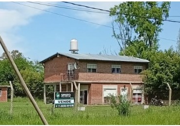 LOTE CON CASA A REFACCIONAR EN MORENO